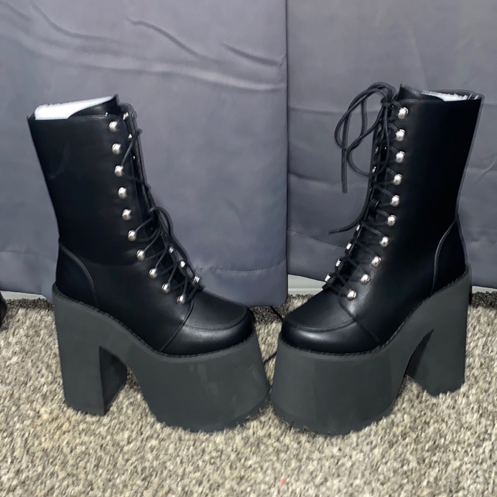 Y.R.U. Major Platform Boots